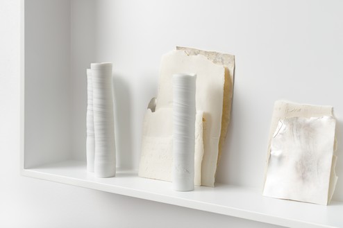 Edmund de Waal, untitled (an exchange of territory, or world), 2023 (detail) Porcelain, silver, aluminum, and glass, 15 × 19 ¾ × 4 inches (38 × 50 × 10 cm)© Edmund de Waal. Photo: Alzbeta Jaresova