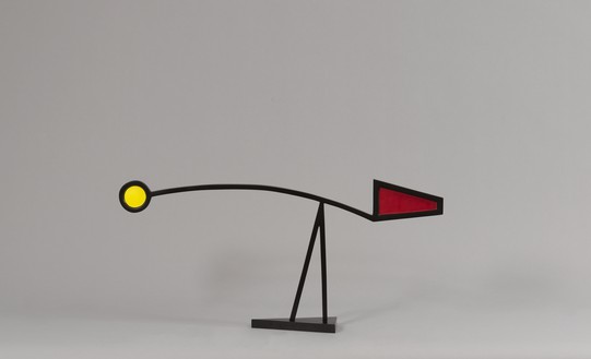 Roy Lichtenstein, Mobile IV, 1990 Painted and patinated bronze, 16 ⅛ × 34 ⅝ × 5 ⅛ inches (41 × 87.9 × 13 cm), edition of 6© Estate of Roy Lichtenstein. Photo: Rob McKeever