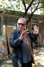 Rudolf Polanszky in front of his country studio outside Vienna, 2019.