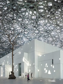 Giuseppe Penone, Leaves of Light – Tree, 2016, installed at the Louvre Abu Dhabi.