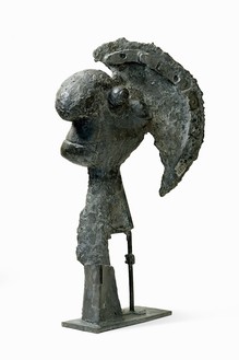 Pablo Picasso, Tête casquée, 1933 Bronze with brown-black patina, 47 ⅝ × 27 ¼ × 12 ⅝ inches (121 × 69 × 32 cm)© 2018 Estate of Pablo Picasso/Artist Rights Society (ARS), New York